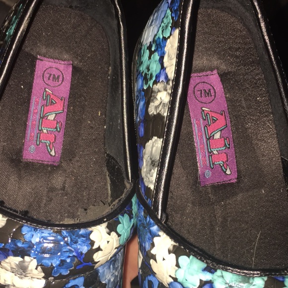 Nursing shoes - Picture 3 of 3